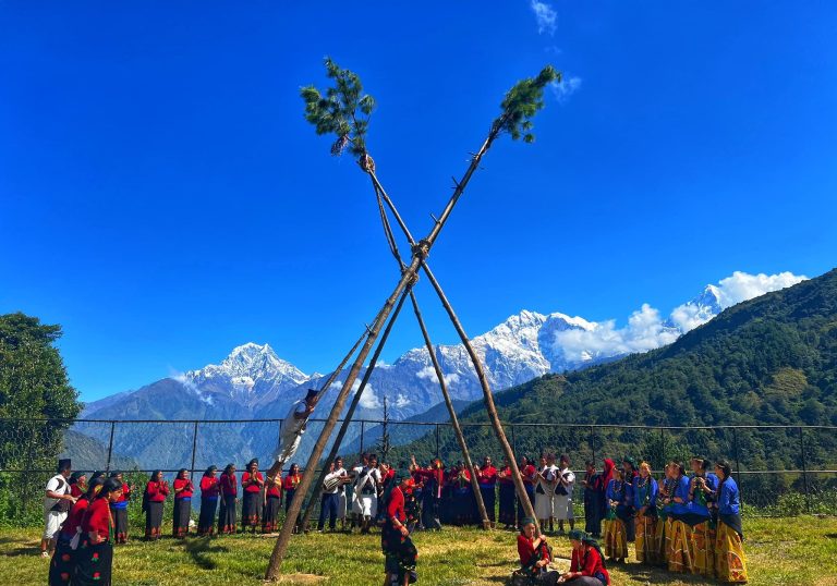 दशैँमा ‘पिङ’ खेल्नैपर्छ ! इतिहासमा के छ ?