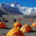 वसन्त ऋतुको आगमनसँगै सगरमाथा आरोहणको तयारी तीब्र, बाटो बनाउन ‘आइसफल डाक्टर’