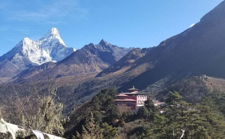 सगरमाथा क्षेत्रमा प्रवेश गर्ने सडकमा गाउँपालिकाले तोक्यो चर्को सेवा शुल्क